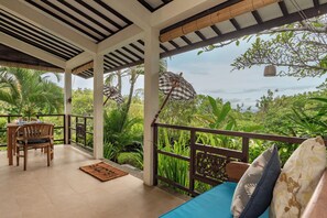 Bungalou superior, vistes al turó | Terrassa o pati