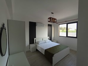 Comfort Villa, Mountain View, Poolside | Soundproofing, iron/ironing board, free WiFi