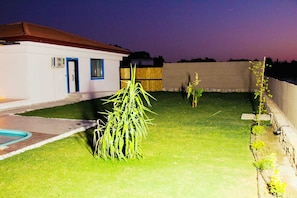 Vista frontal de la propiedad