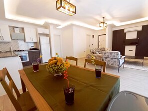 Comfort-Villa, Bergblick, Poolseite | Eigene Küche | Großer Kühlschrank, Mikrowelle, Ofen, Herdplatte