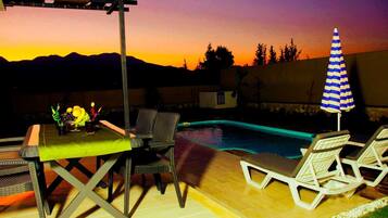 Villa Confort, vue montagne, en bord de piscine | Terrasse/Patio