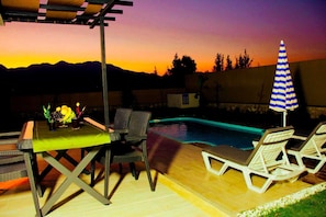Villa Confort, vue montagne, en bord de piscine | Terrasse/Patio