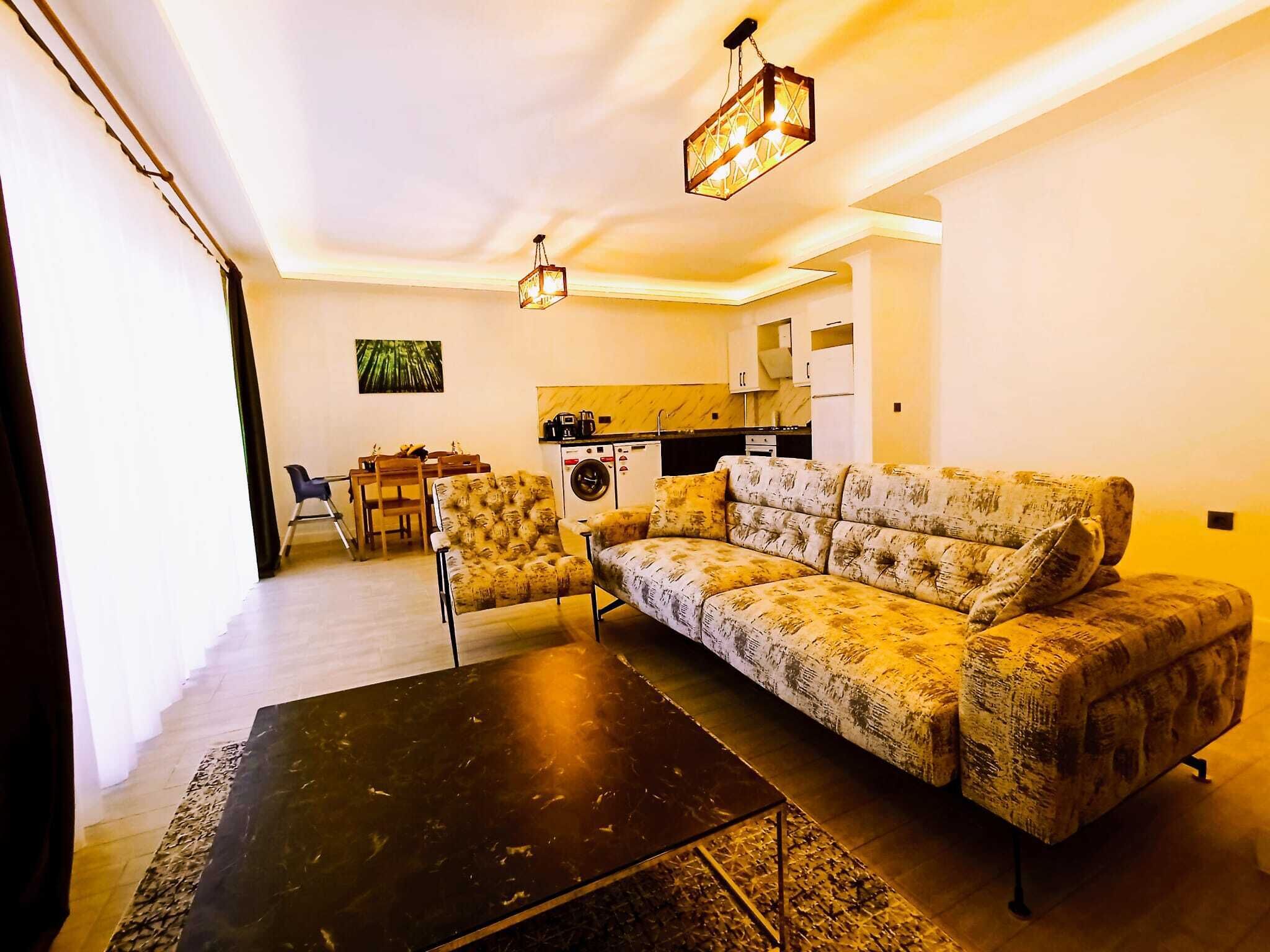 舒适别墅, 山景, 池畔 | 起居区 | 43-英寸智能电视（配备卫星频道）