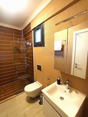 Villa Confort, vue montagne, en bord de piscine | Salle de bain