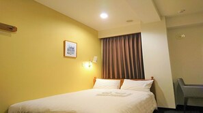 1 bedroom, desk, iron/ironing board, free WiFi - Smoking Double Breakfast Included Smile Value  / Kobe Hyōgo (Kobe)