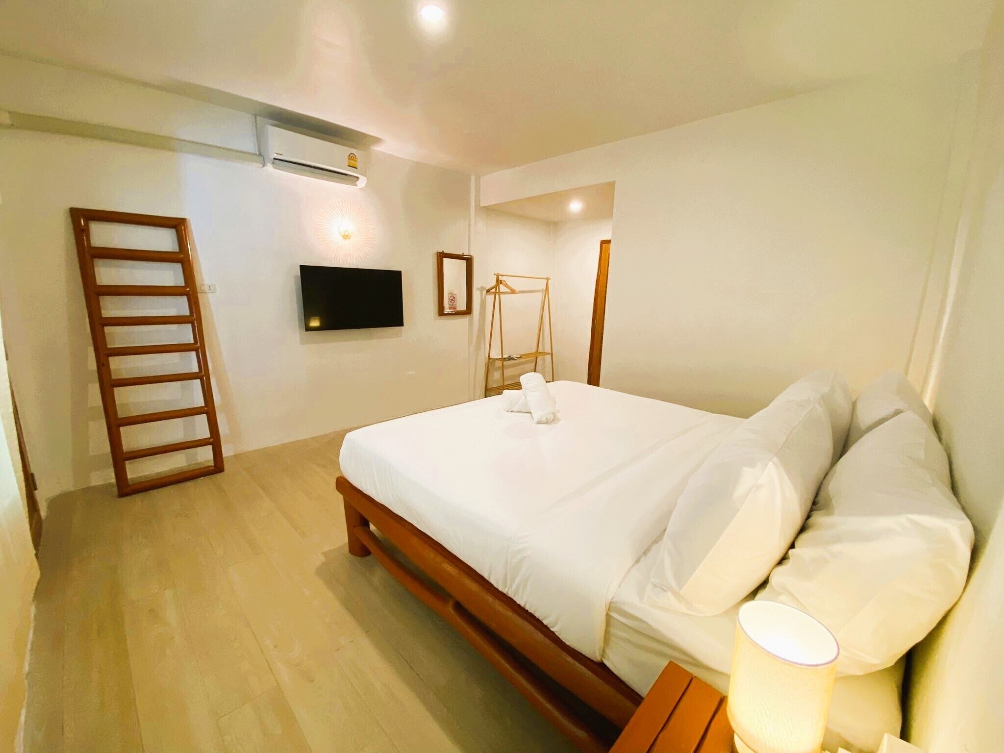 Private Room 2 Person - King Bed | In-room safe, iron/ironing board, free WiFi, bed sheets