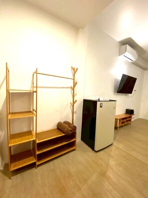 Standard Double Room | In-room safe, iron/ironing board, free WiFi, bed sheets