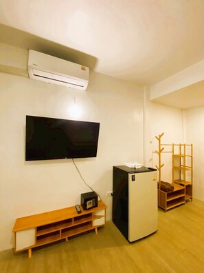 In-room safe, iron/ironing board, free WiFi, bed sheets