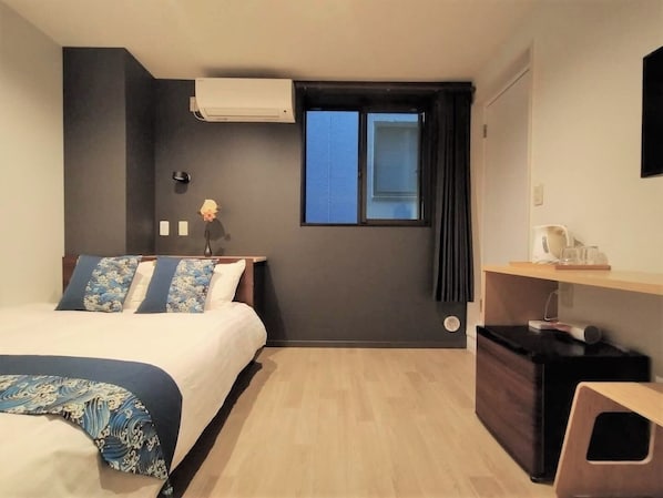 1 habitación, escritorio, wifi gratis y ropa de cama