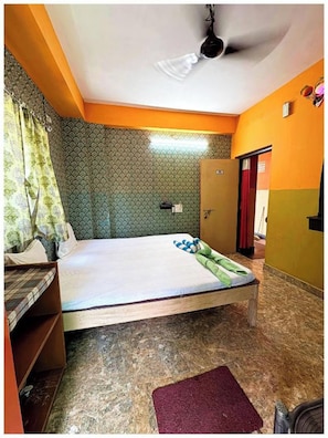 Deluxe Double Room | Hypo-allergenic bedding, in-room safe, desk, soundproofing