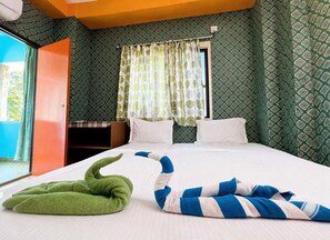 Deluxe Double Room, Air conditioning | Hypo-allergenic bedding, in-room safe, desk, soundproofing - Hotel Debopriyaaa Digha (Digha)