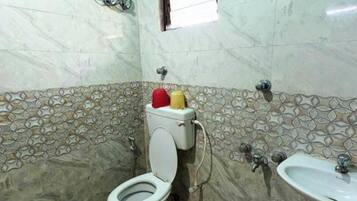 Regadera, regadera tipo lluvia, amenidades de baño gratuitas, pantuflas