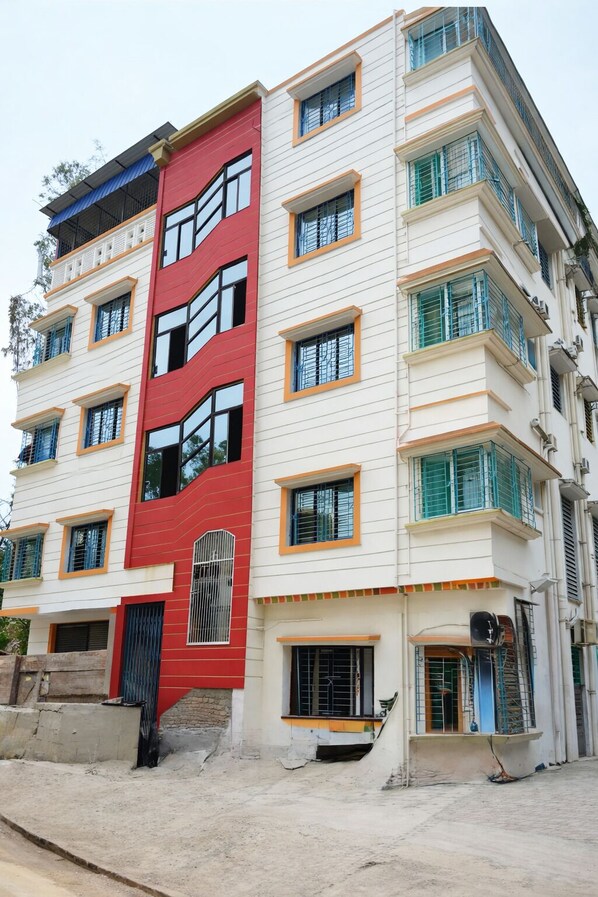 Front of property - Hotel Debopriyaaa Digha (Digha)