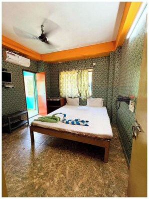 Deluxe Double Room | Hypo-allergenic bedding, in-room safe, desk, soundproofing - Hotel Debopriyaaa Digha (Digha)
