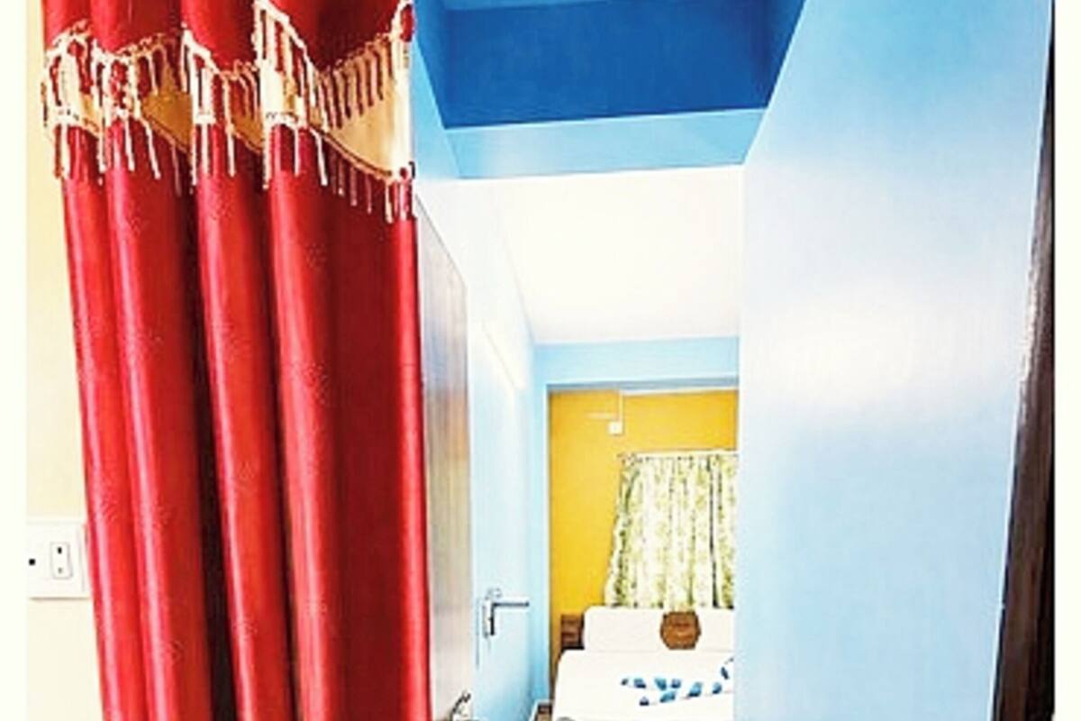 Hypo-allergenic bedding, in-room safe, desk, soundproofing