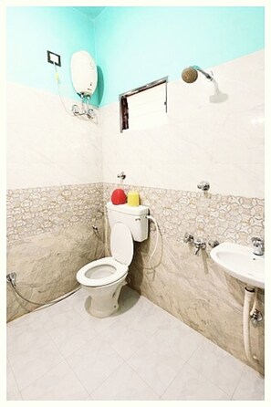 Deluxe Double Room | Bathroom - Hotel Debopriyaaa Digha (Digha)