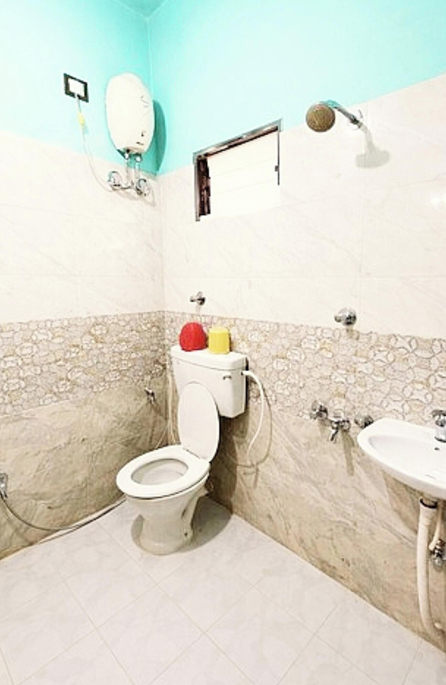 Doppia Deluxe | Bagno | Doccia, soffione a pioggia, set di cortesia gratuito, pantofole