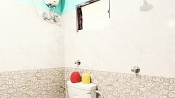 Doppia Deluxe | Bagno | Doccia, soffione a pioggia, set di cortesia gratuito, pantofole