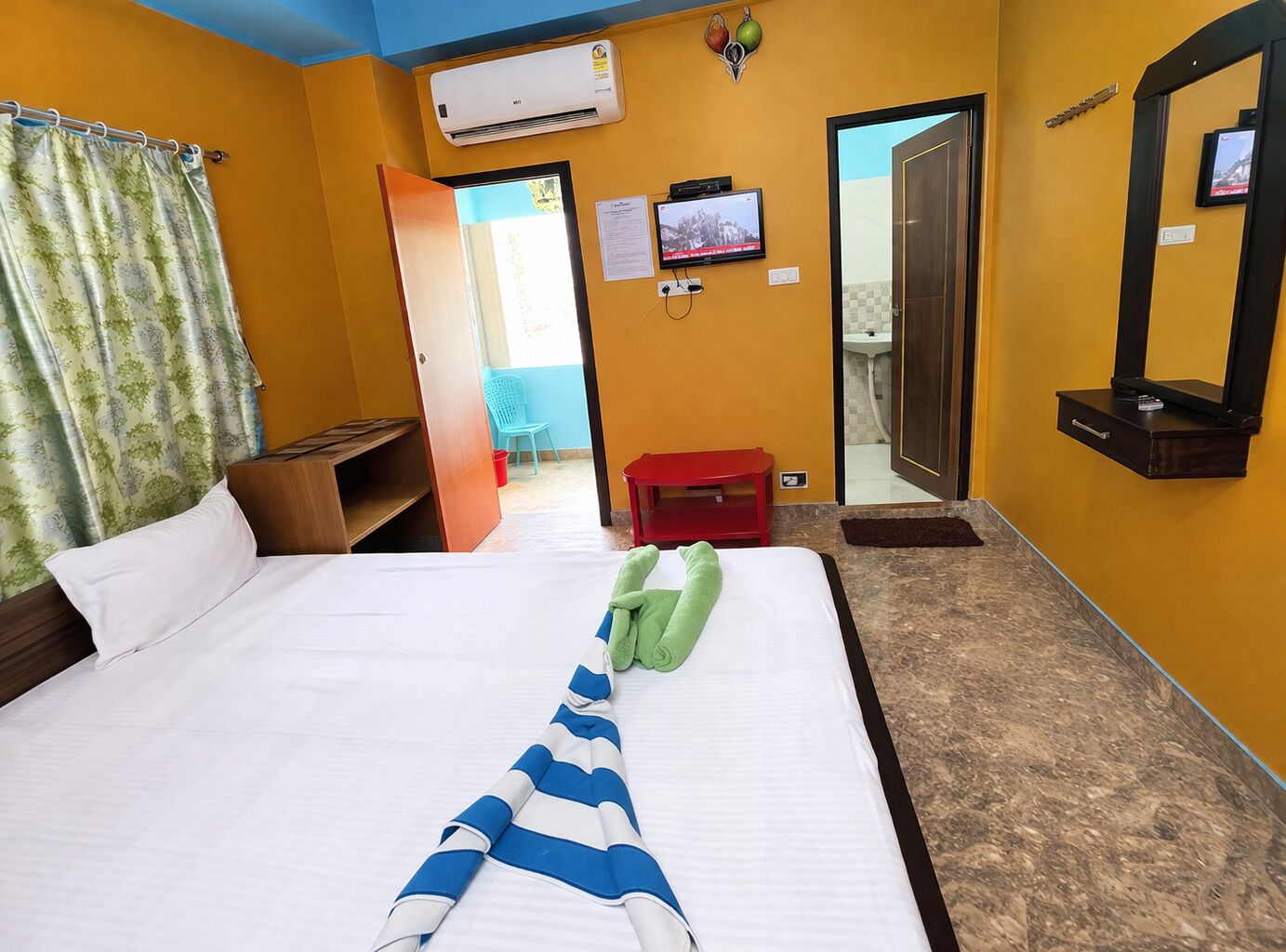 Deluxe Double Room, Air conditioning | Bathroom | Shower, rainfall showerhead, free toiletries, slippers