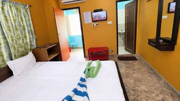 Deluxe Double Room, Air conditioning | Bathroom | Shower, rainfall showerhead, free toiletries, slippers