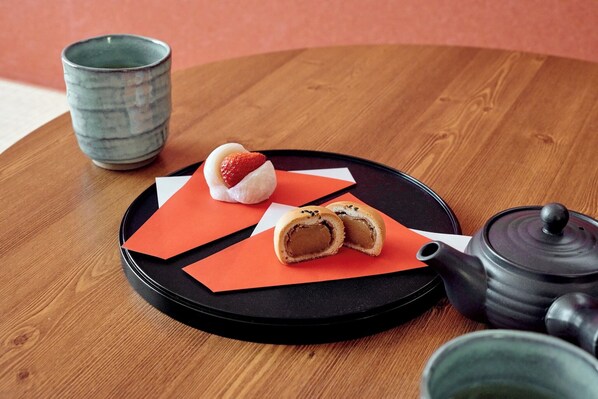 Unclassified image, 1 of 52, button