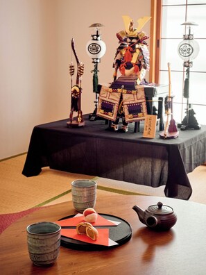 Unclassified image, 4 of 52, button