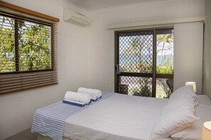 2 bedrooms, iron/ironing board, WiFi, bed sheets