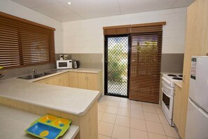 Kühlschrank, Geschirrspüler