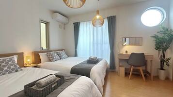 3 bedrooms, desk, iron/ironing board, free WiFi