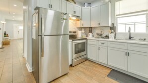 Coffee/tea maker, fridge, microwave, stovetop - Work & Play: Colorful Home in Heart of NOLA! (New Orleans)