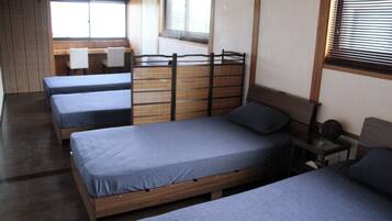 3 bedrooms, desk, free WiFi, bed sheets