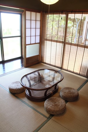 Interior. Special weekday price available due to construction work on the neighboring house Spacious house / Nichinan Miyazaki