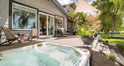 Hot Tub, Deck & Mtn Views: Nine Mile Falls Duplex
