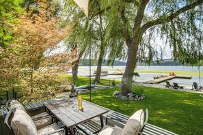 Outdoor dining - Hot Tub, Deck & Mtn Views: Nine Mile Falls Duplex (Nine Mile Falls)