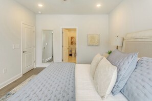 3 bedrooms, desk, iron/ironing board, Internet - Pool + Shuttle to Ocean! North Myrtle Beach Escape (North Myrtle Beach)