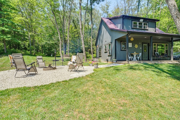 Sugarcreek Vacation Rental | 1BR | 1BA | 1,133 Sq Ft | 1 Step to Enter