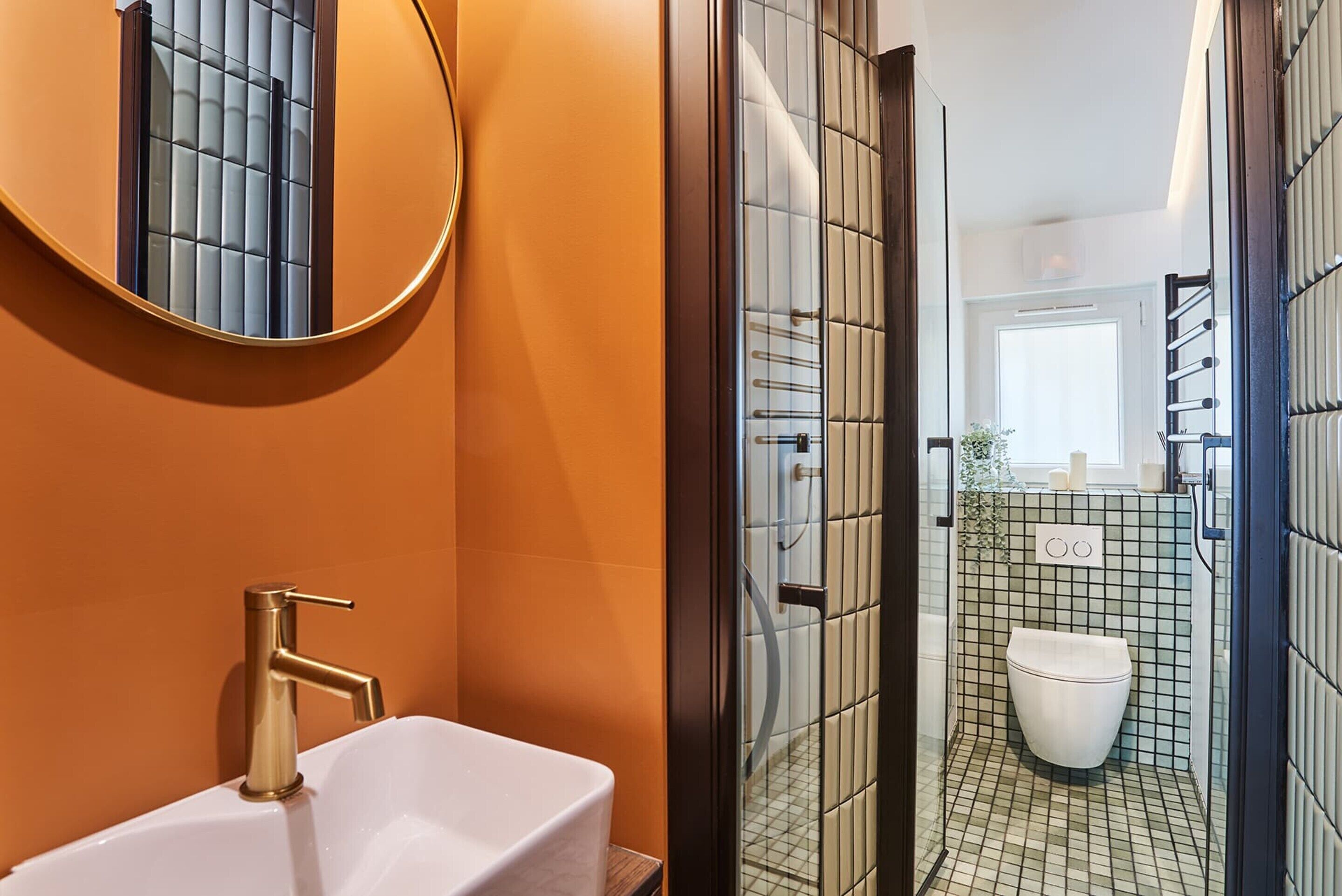 Apartment | Bathroom | Hair dryer, towels, shampoo