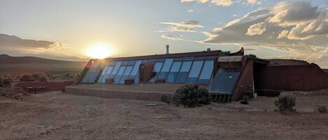 المنشأة من الخارج