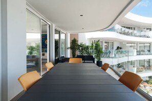 屋外ダイニングエリア