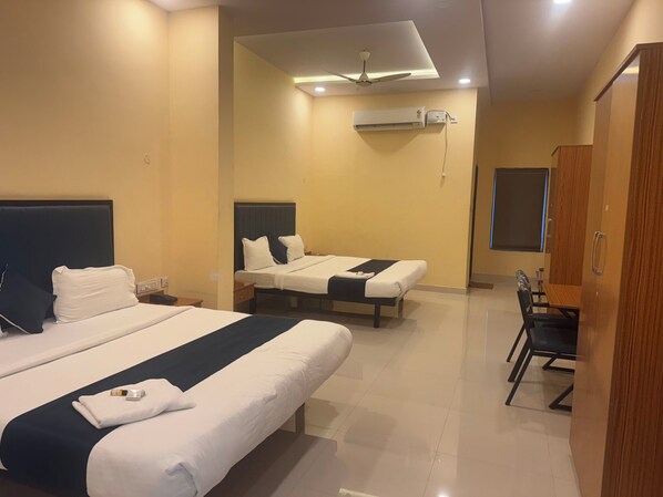 Standard Double or Twin Room | Laptop workspace, free WiFi, bed sheets