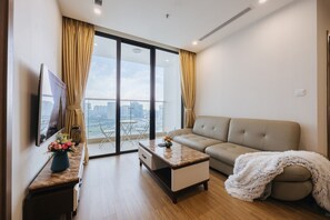 Standard-Apartment, Balkon, Stadtblick | Wohnbereich