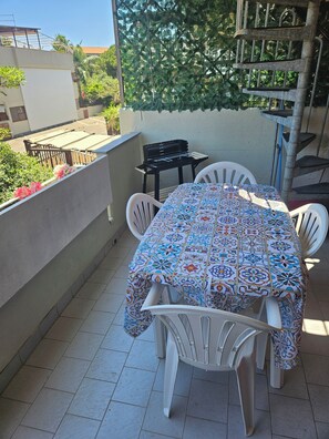 Outdoor dining - At Ale's house (Mascali)