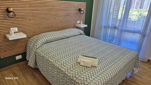 1 bedroom, iron/ironing board, WiFi, bed sheets - At Ale's house (Mascali)