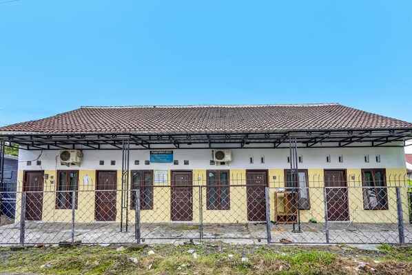 Fachada de la propiedad