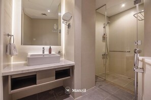 Luxury Studio, City View | Bathroom | Slippers - Damac Maison Prive Tower B (Dubai)