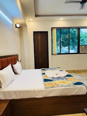 Standard Room, Balcony | Free WiFi - Hotel Shankara Inn (Faizabad)