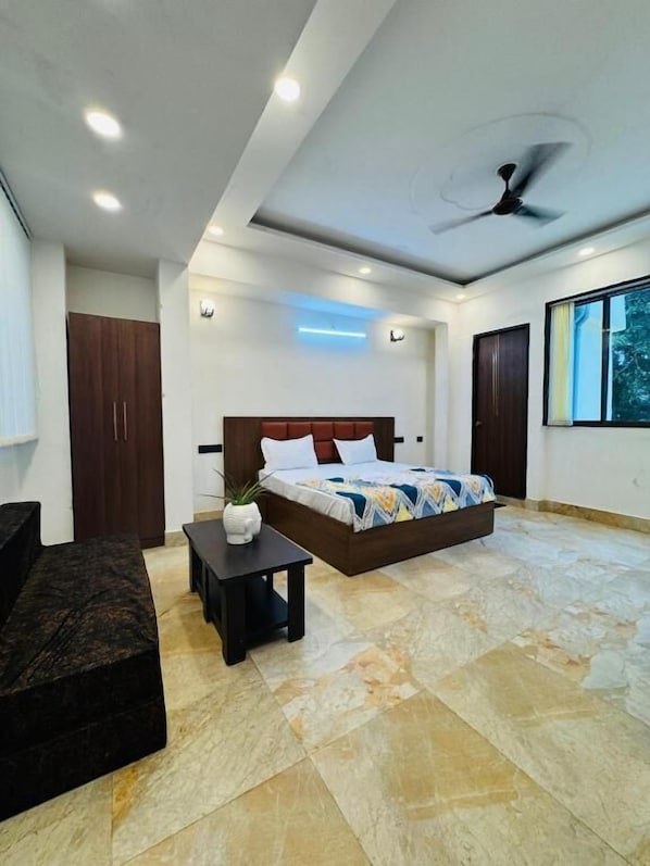 Deluxe Double Room, Balcony | Free WiFi