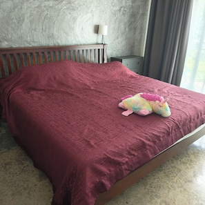 WiFi, bed sheets
