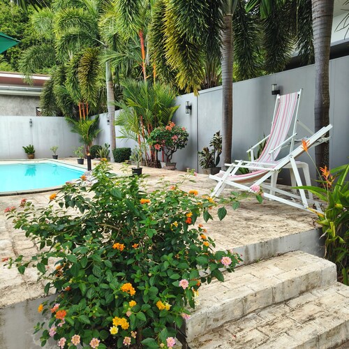 KHAB room 1
A 30 sqm room with access to a 10x4 M swimming pool, for free!