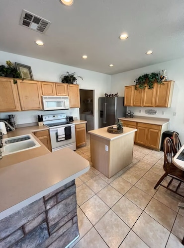 Spacious 4BR Surprise Oasis with Private Pool – Family Friendly